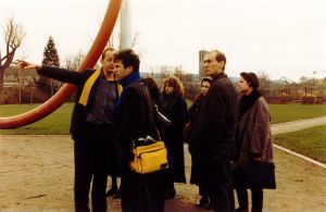 De gauche à droite&thinsp;: Kaspar König, Yves Robert, Esther Schipper, Catherine Arthus-Bertrand, Thierry Ollat et Mo Gourmelon. Münster, 1987. Archives Cécile Bourne