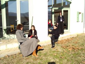 Séminaire à Moly Sabata avec Ivet Curlin & Nataša Ilić cu collectif curatorial What, How, and for Whom (WHW), Sablon, 1–3 février 2010. De gauche à droite&thinsp;: Nataša Ilić, Sophie Lapalu, Veronica Valentini, Maija Mikelsone, Ivet Curlin.