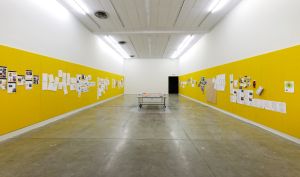 Vue de l’exposition *de 199C à 199D, Liam Gillick* , Magasin-CNAC, 6 juin – 7 septembre 2014. Photographie : Blaise Adilon