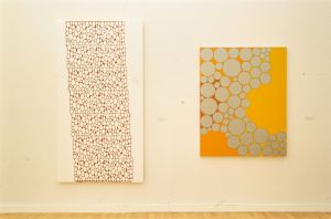 Vue de l’exposition *Des histoires en formes*. Sur l’image, deux peintures de John Tremblay. Photo&thinsp;: Pascal Jounenc